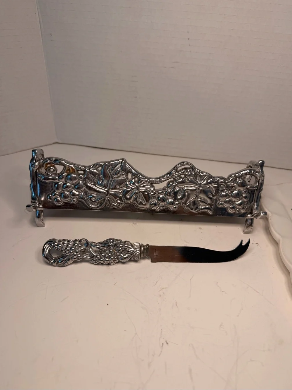Mud Pie Grape Motif Cheese Serving Set with Metal Tray and Knife